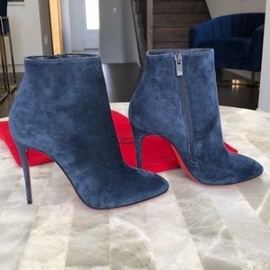 Christian Louboutin unworn Eloise booty size 37, navy blue suede